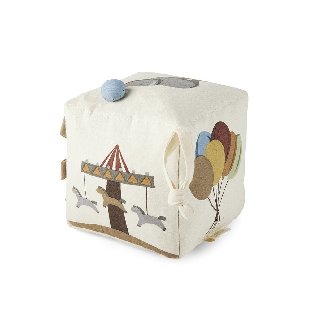 Nuuroo Jasmine stoffen activiteitenkubus Creme Circus | 12 cm