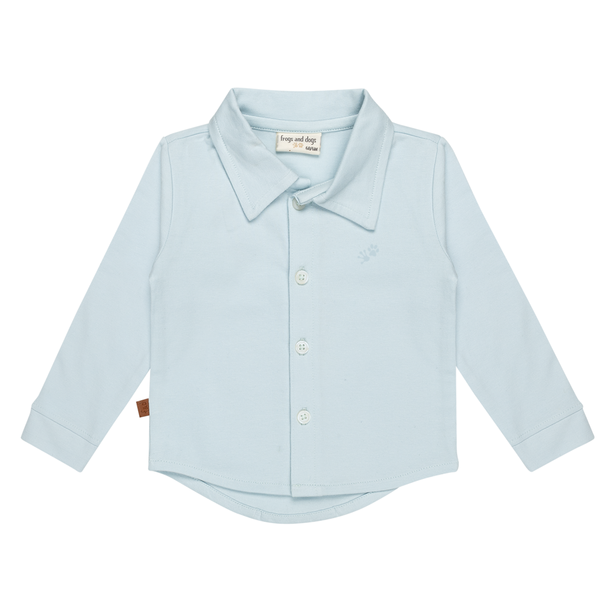 Kind draagt de babyblauwe polo