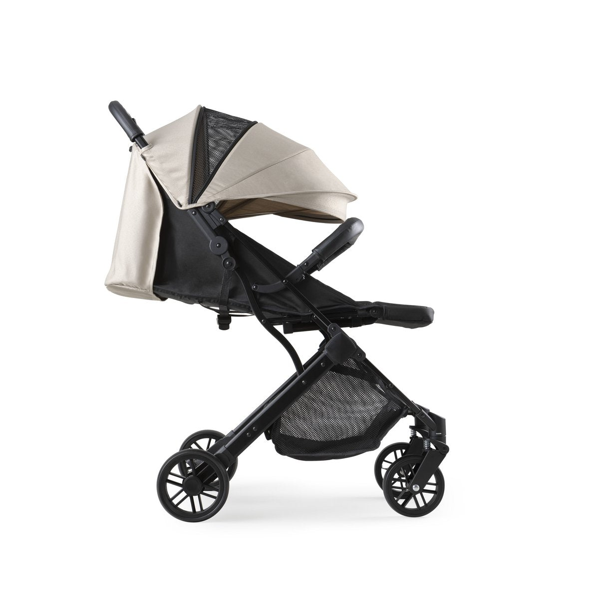 Zitting en gordels van de beige wandelwagen
