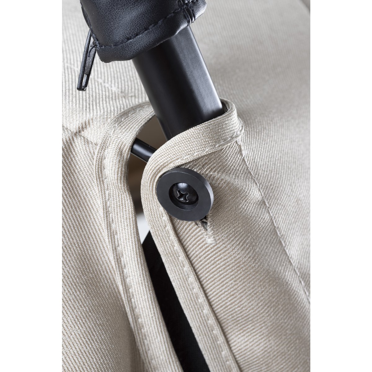 Handvat en verstelling van de Interbaby wandelwagen