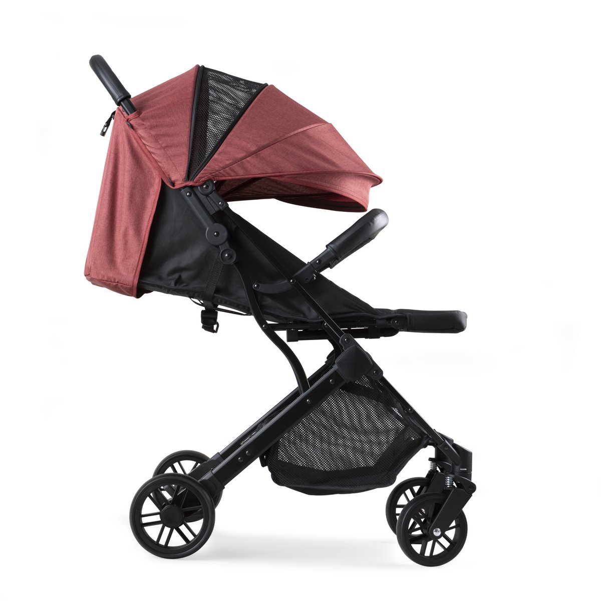 Rode wandelwagen opgevouwen tot compact formaat