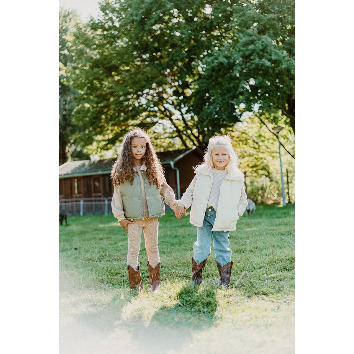 Allyson Mini Kindertrui met Ballonmouwen – Camel