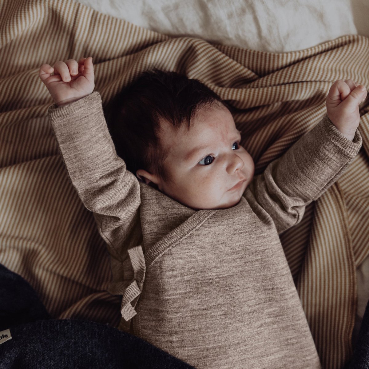 Finch & Fable wolfleece babyvest van merinowol - Zand