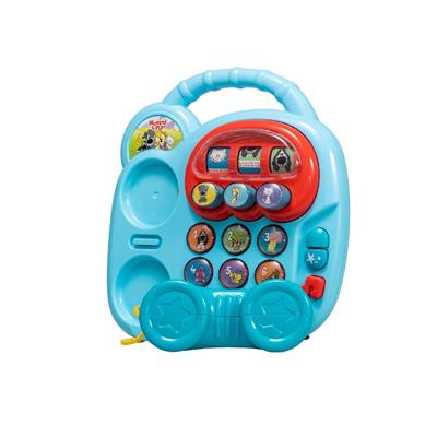 Baby speelt met de Woezel en Pip telefoon