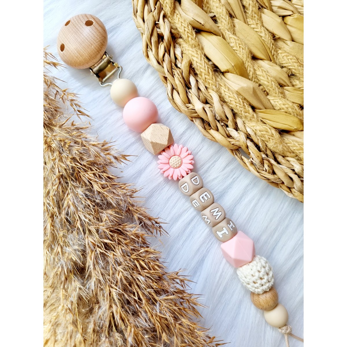 Gepersonaliseerd speenkoord met naam Daisy - babypink