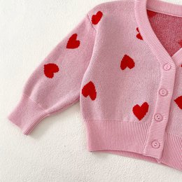 Roze babyvestje met rode hartjes, handgemaakt