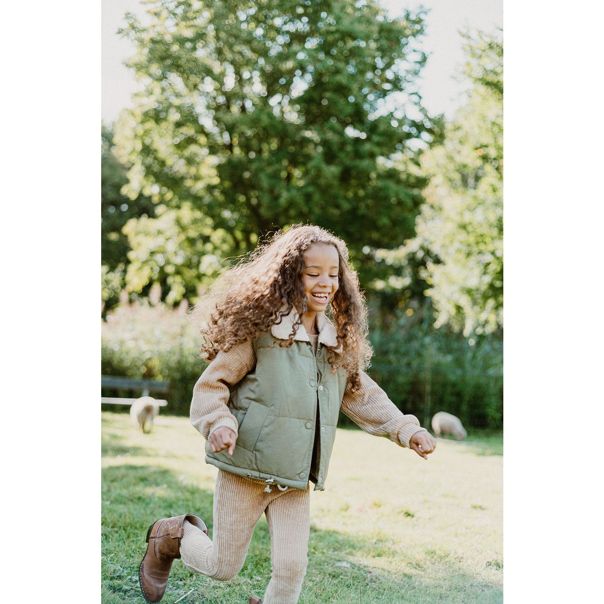 Allyson Mini Kindertrui met Ballonmouwen – Camel