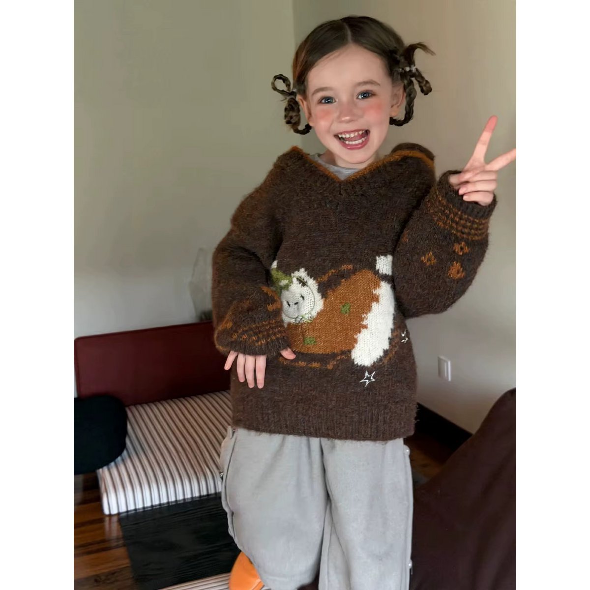 Margot Gebreide Kindertrui met Kattenmotief