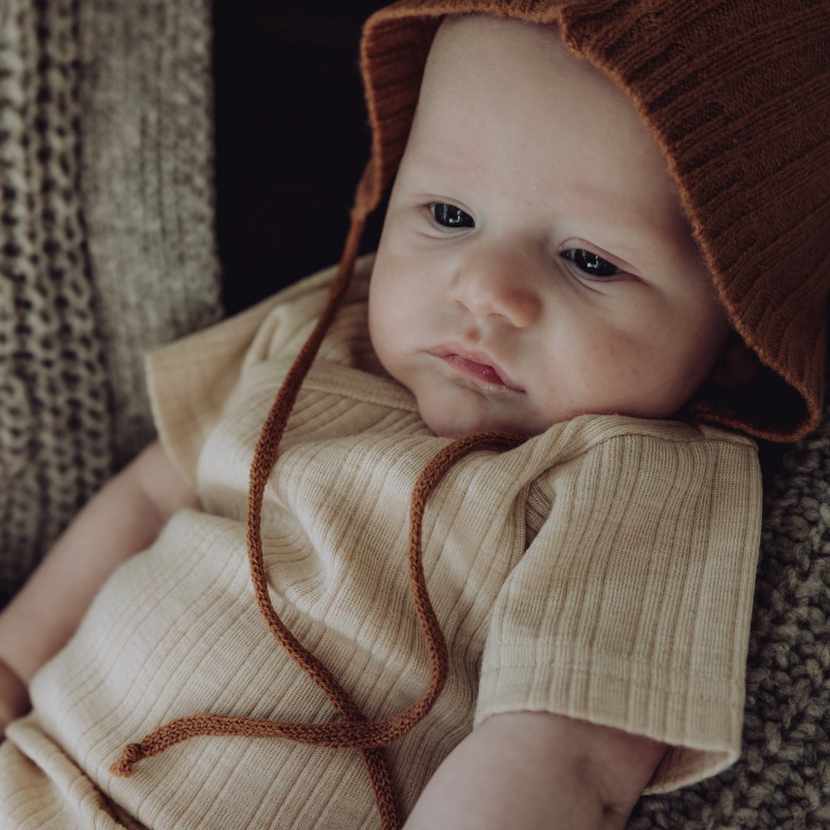 S/S bodysuit van wollen ribstof - Haver