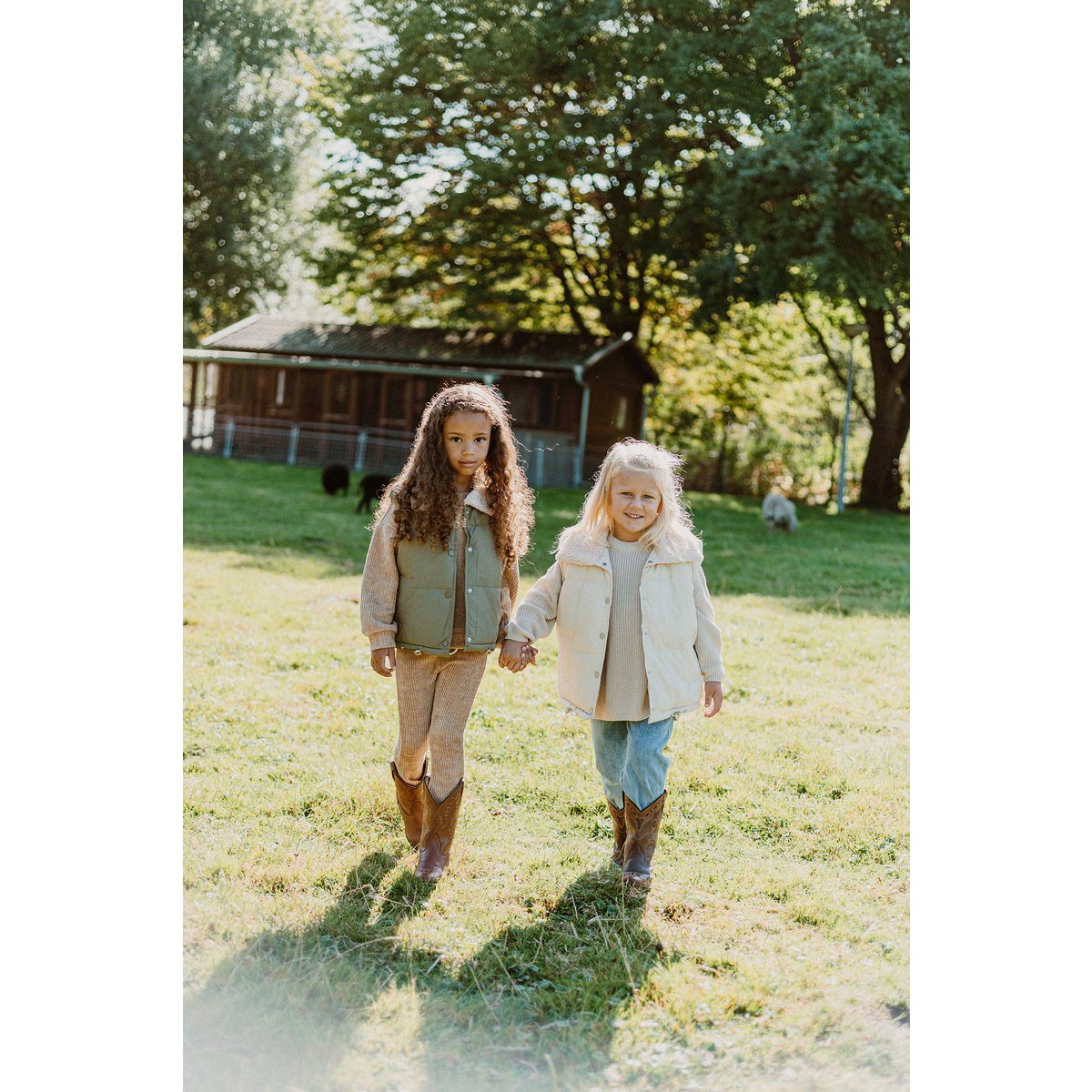 Allyson Mini Kindertrui met Ballonmouwen – Camel