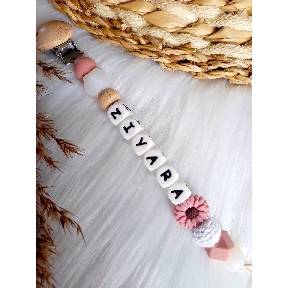 Gepersonaliseerd speenkoord met naam Daisy - Powerblush/clear