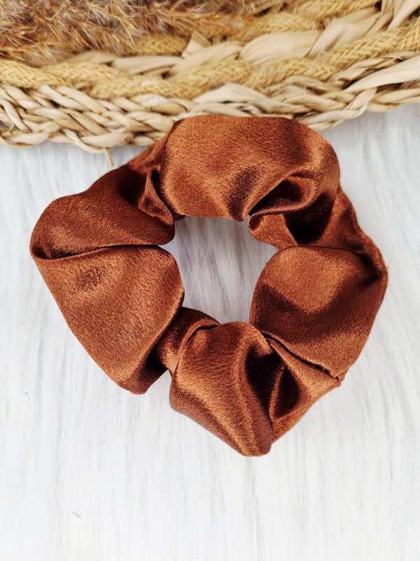 Luxe satijnen scrunchie brons
