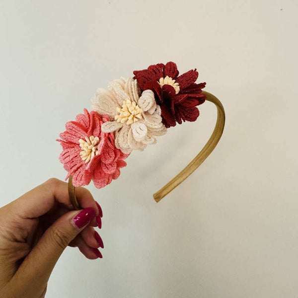 Handgemaakte haarband bloemenmix naturel, roze en donkerrood
