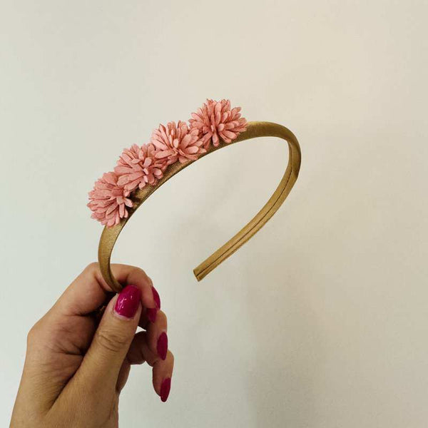 Handgemaakte haarband met roze bloemetjes