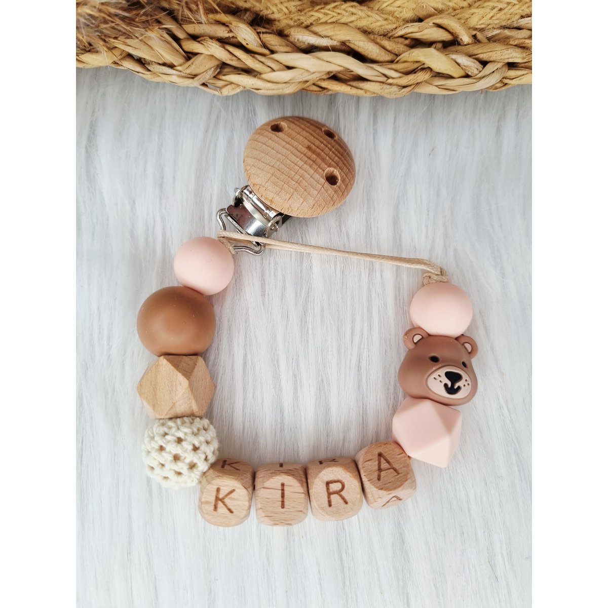 Gepersonaliseerd speenkoord met naam Beer - lightpink