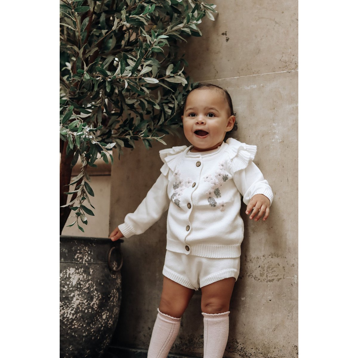 Catalina Handgeborduurd Babyvest met Ruches