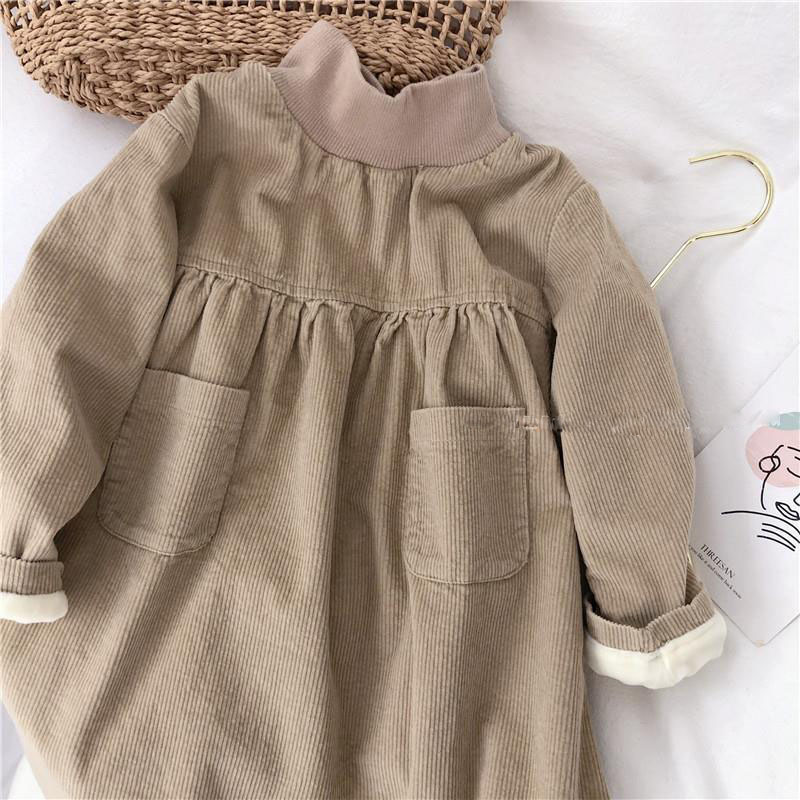 Corduroy Meisjesjurk met Hoge Hals en Zakken