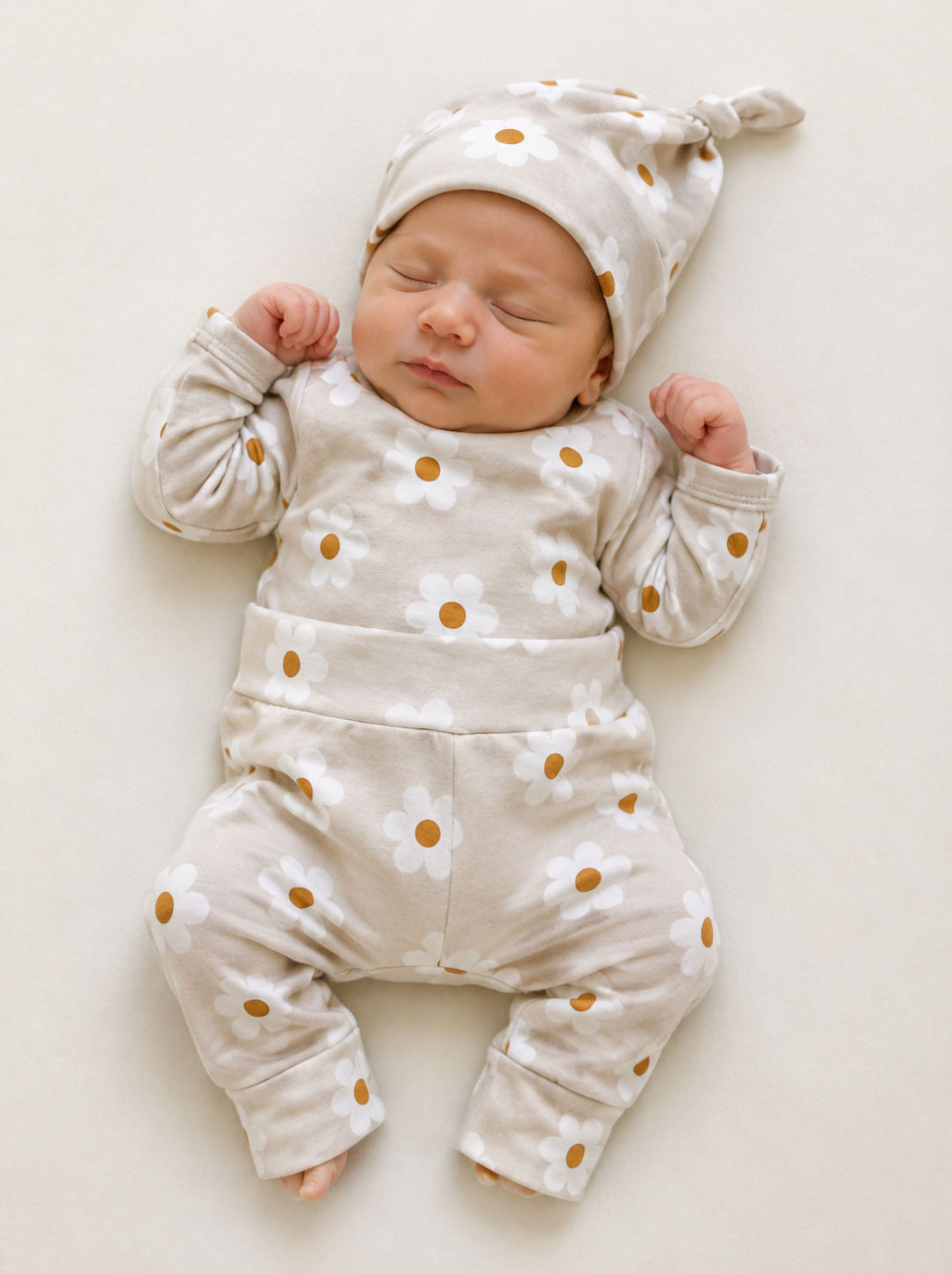 Newborn set Daisy van rekbare GOTS-katoen in zand