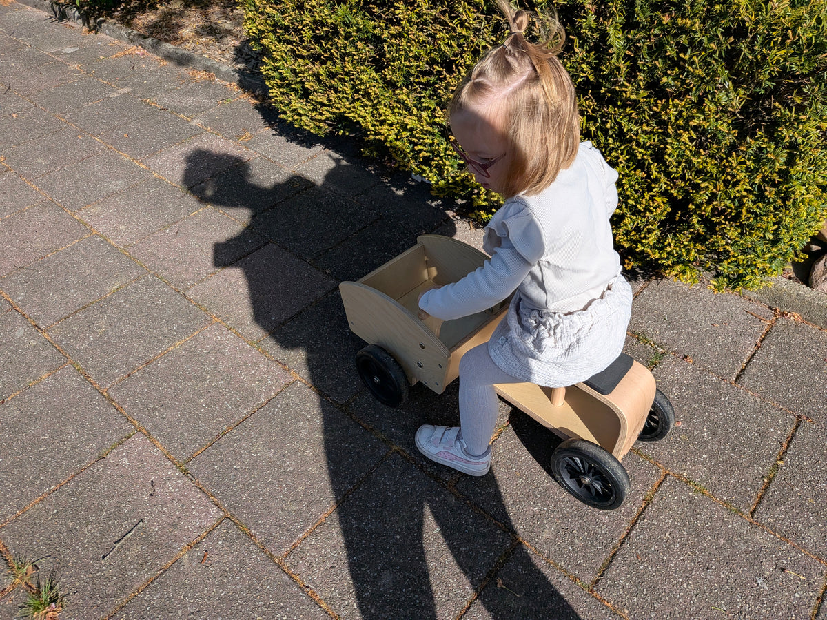 Kinderfeets houten bakloopfiets met bak | Vanaf 12 maanden