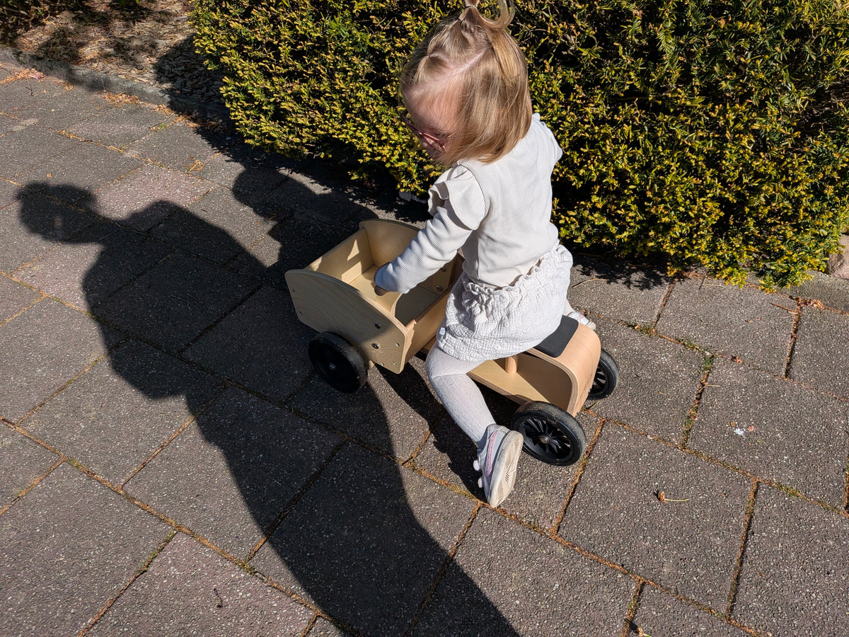 Kinderfeets houten bakloopfiets met bak | Vanaf 12 maanden