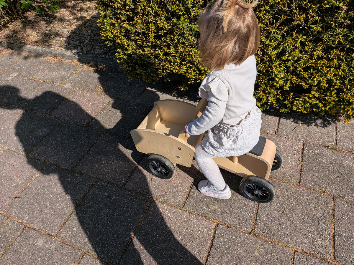 Kinderfeets houten bakloopfiets met bak | Vanaf 12 maanden
