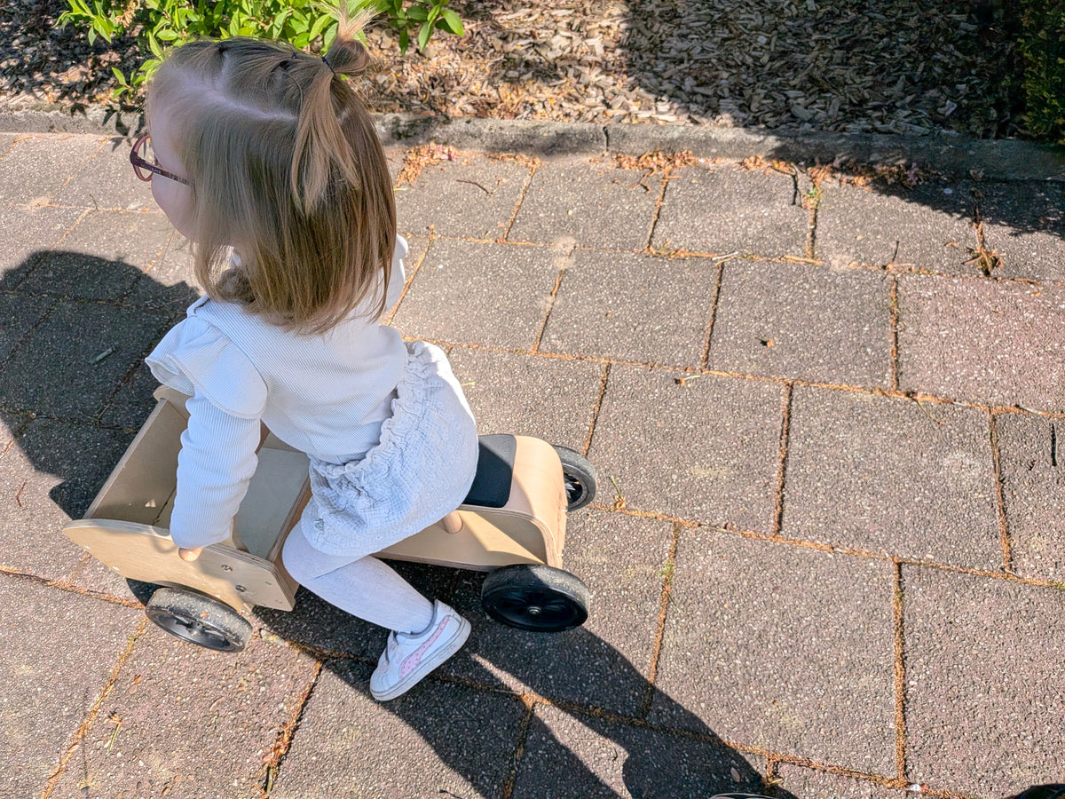 Kinderfeets houten bakloopfiets met bak | Vanaf 12 maanden