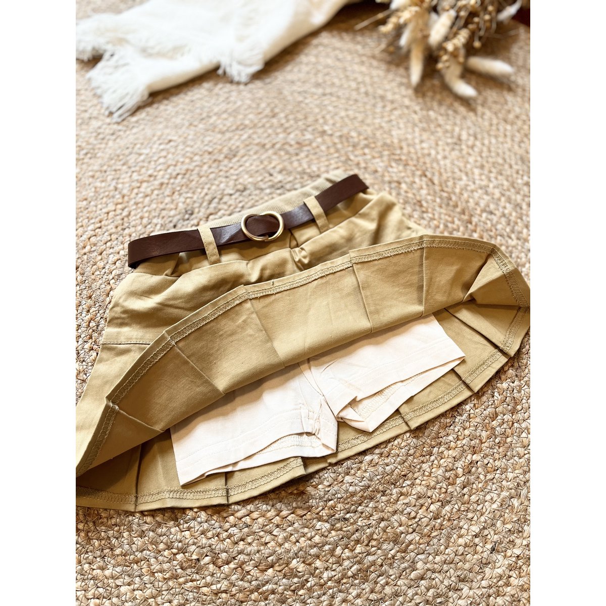 Emeline Plissé Meisjesrok met Riem – Camel