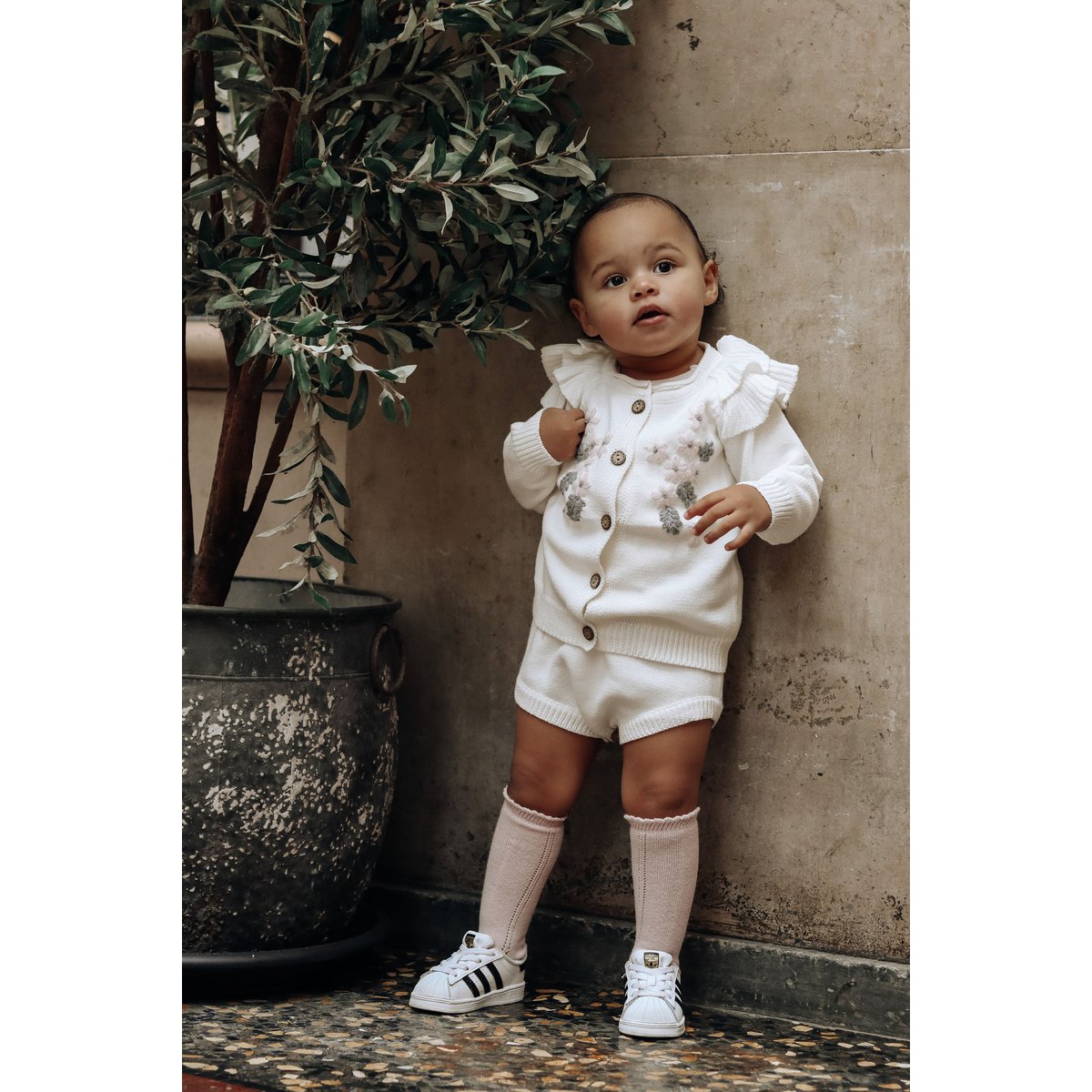 Catalina Handgeborduurd Babyvest met Ruches