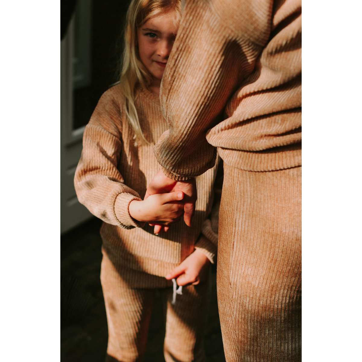 Allyson Mini Kindertrui met Ballonmouwen – Camel