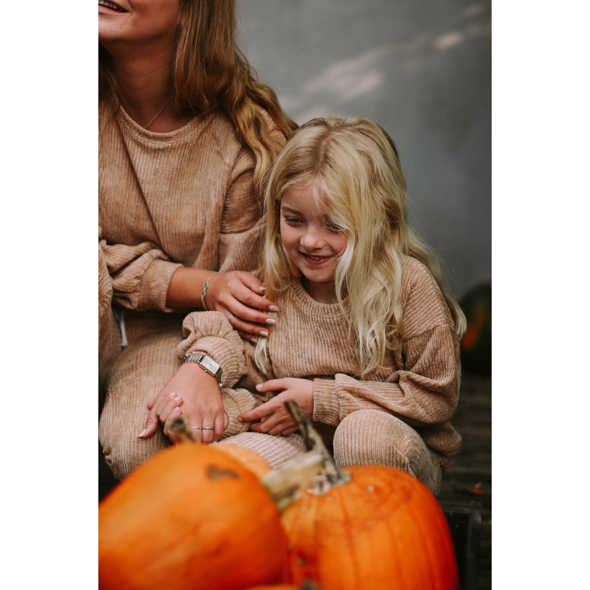 Allyson Mini Kindertrui met Ballonmouwen – Camel