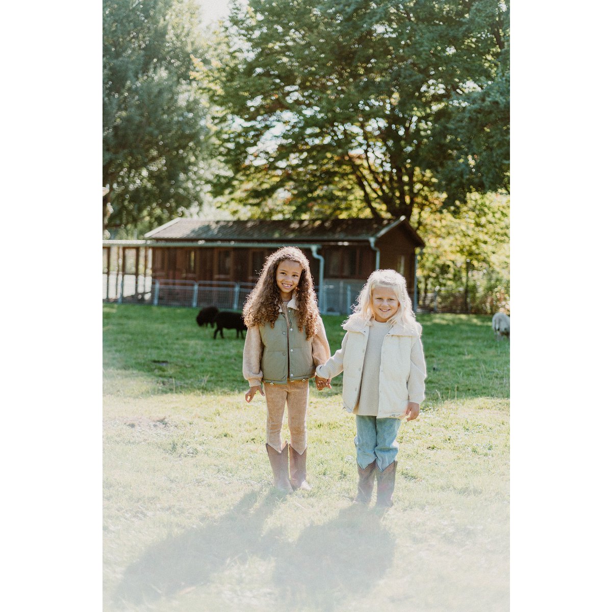 Allyson Mini Kindertrui met Ballonmouwen – Camel