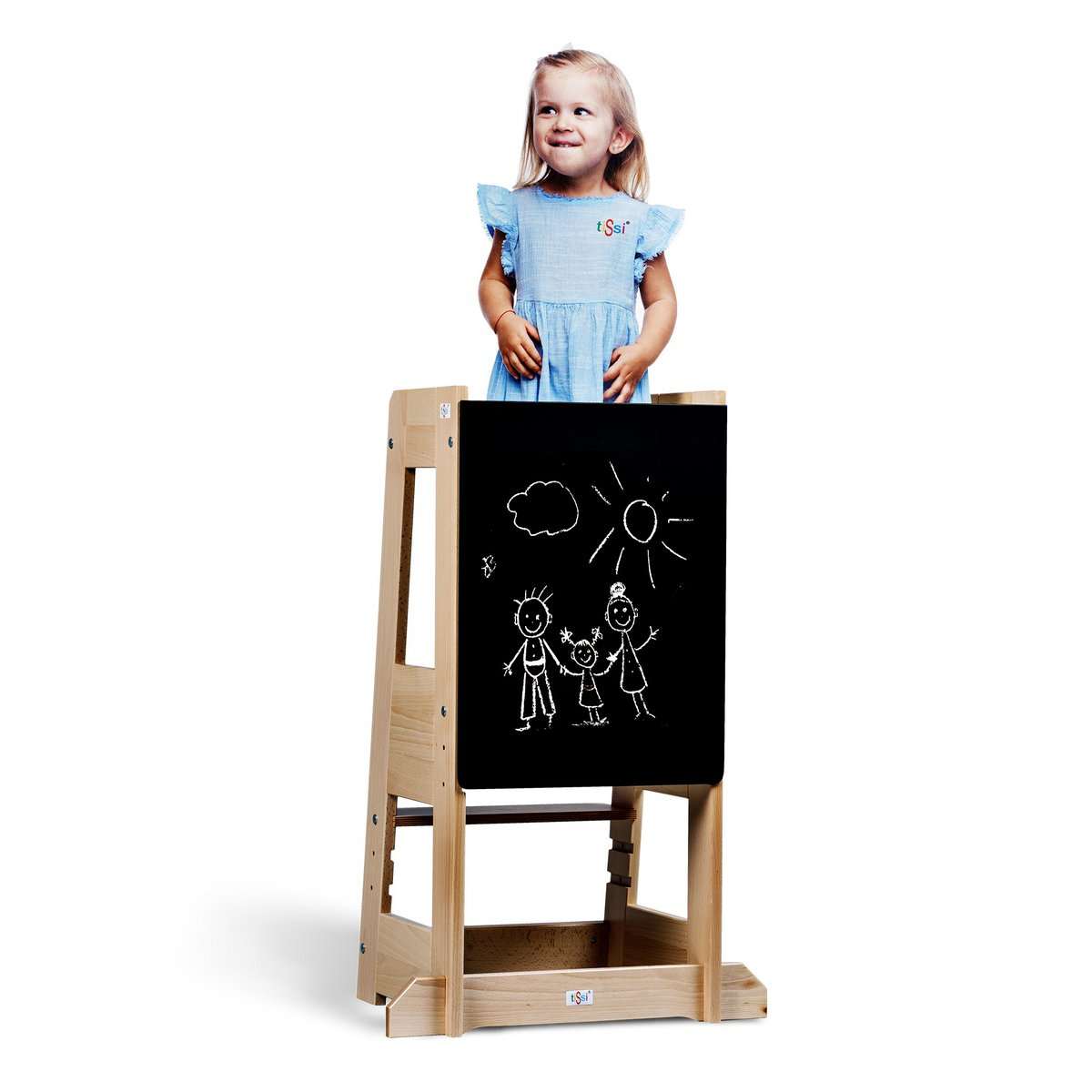 tiSsi® zwart houten leertoren met zwart beuken bord, krijtbord met tekening van familie en zon, natuurlijk hout